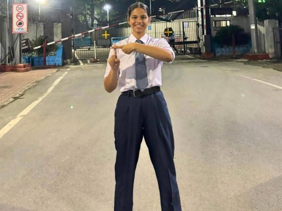 “रुड़की की बेटी सुमन जोशी ने बढ़ाया उत्तराखंड का मान, भारतीय वायुसेना में फ्लाइंग ऑफिसर बनीं; गणतंत्र दिवस परेड से लेकर अंतरराष्ट्रीय मंच तक लहराया था भारत का परचम”