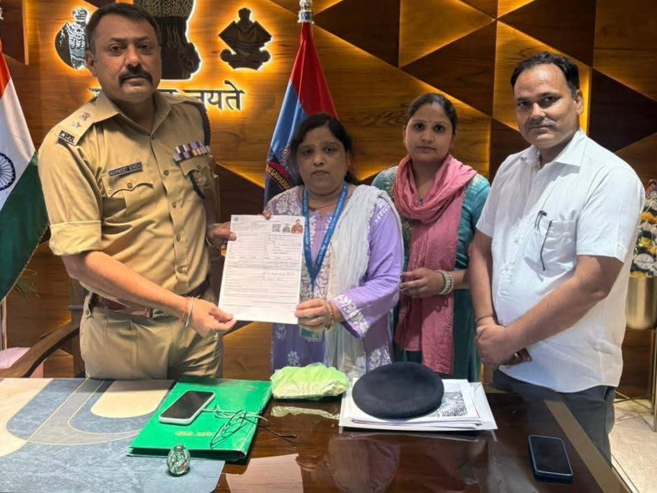 “लोकतंत्र के महापर्व में SSP नवनीत सिंह भुल्लर ने निभाई जिम्मेदारी, स्वयं भरकर गणना प्रपत्र दिया जागरूक नागरिक बनने का संदेश”