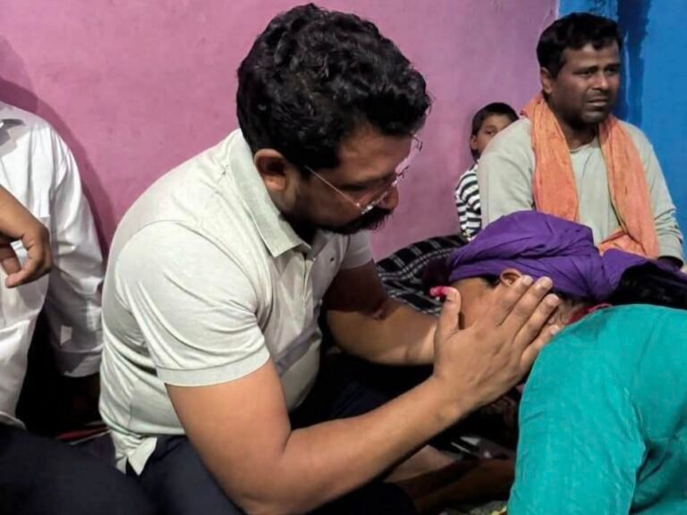 “आखिरकार केतन लाल के घर पहुंचे सांसद चंद्रशेखर आजाद, परिजनों से की मुलाकात”