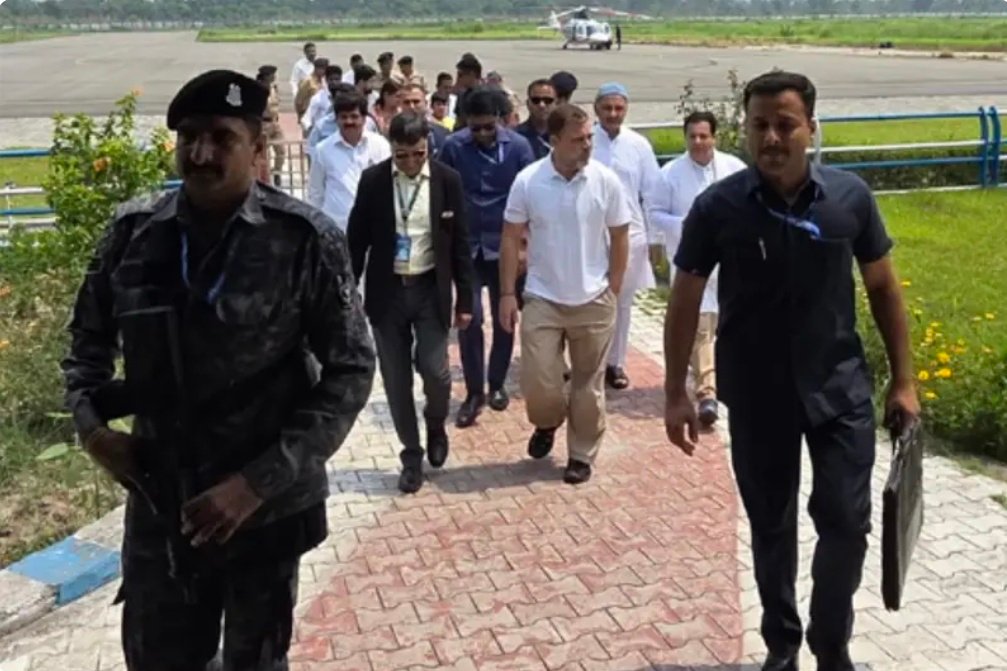 “मौसम बना राहुल गांधी के रास्ते की दीवार! अल्मोड़ा की जनसभा से पहले पंतनगर में रुका हेलीकॉप्टर, समर्थकों का इंतजार बढ़ा”