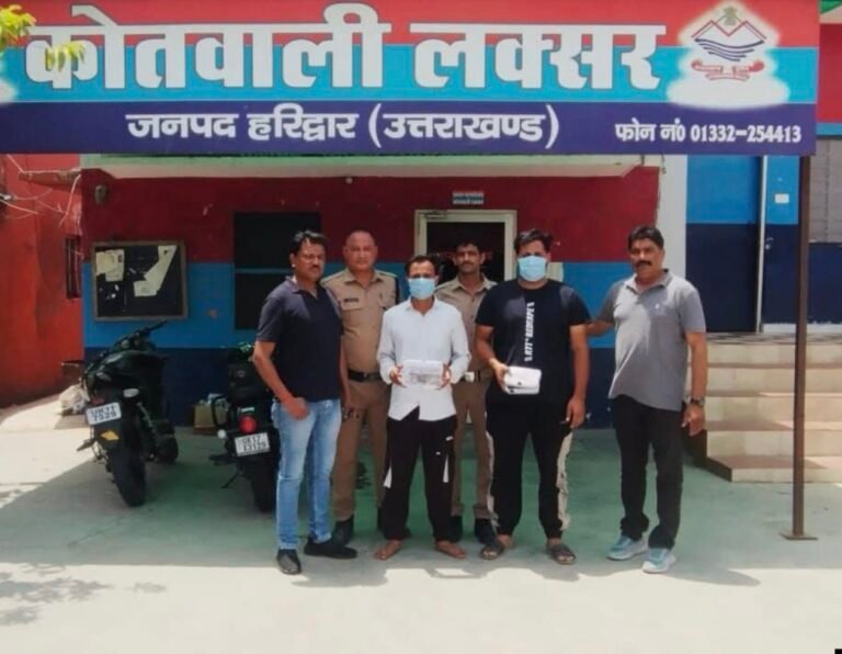 “सीएससी सेंटर और पेट्रोल पंप खातों से साइबर ठगी का काला खेल बेनकाब! हरिद्वार पुलिस ने पकड़ा म्यूल अकाउंट गैंग, इमोशनल ब्लैकमेल कर लोगों से ऐंठते थे नकदी, ₹1.48 लाख बरामद”