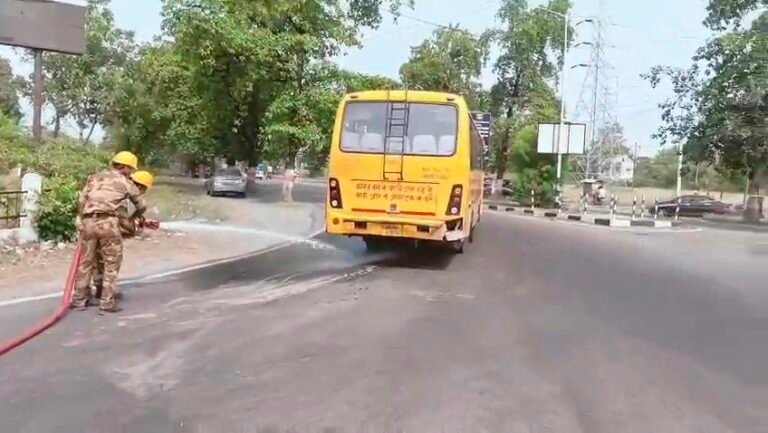 “हरिद्वार में टला बड़ा हादसा: 25 छात्राओं से भरी चलती बस से उखड़े CNG सिलेंडर, गैस रिसाव से मचा हड़कंप; CISF, पुलिस और फायर ब्रिगेड ने संभाला मोर्चा”