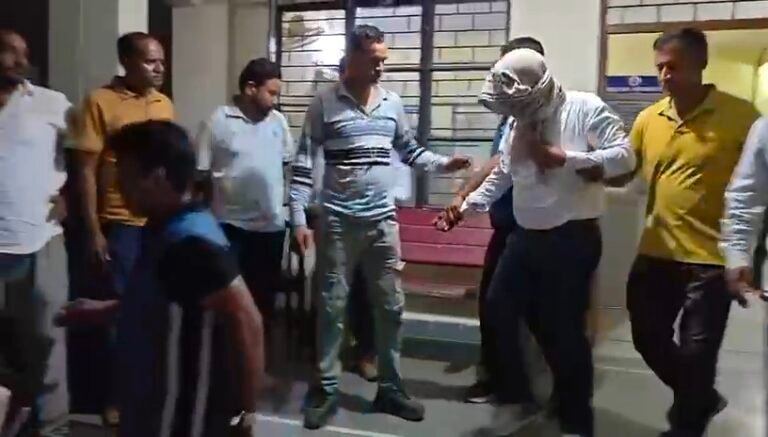 “20 हजार की रिश्वत ने खुलवा दी पोल! जसपुर ब्लॉक का जेई विजिलेंस के जाल में रंगे हाथ गिरफ्तार, विभाग में मचा हड़कंप”