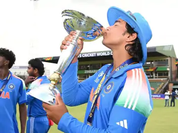 “रिकॉर्डों की बरसात करने वाले वैभव सूर्यवंशी का टीम इंडिया में धमाकेदार चयन, 15 साल की उम्र में इतिहास रचकर बने देश के सबसे युवा चयनित क्रिकेटर, क्रिकेट जगत में खुशी की लहर”