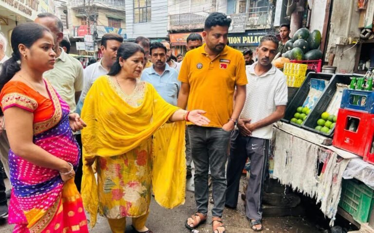 “मानसून से पहले मेयर किरन जैसल का बड़ा एक्शन! ज्वालापुर में नालों का किया निरीक्षण, जलभराव रोकने के लिए अधिकारियों को दिए सख्त निर्देश”