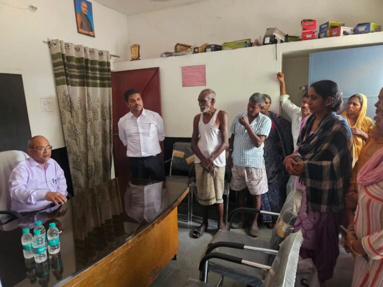 “हरिद्वार ग्रामीण में मतदाता सूची पुनरीक्षण कार्य का गढ़वाल आयुक्त ने किया निरीक्षण, बीएलओ को समयबद्ध ढंग से हर पात्र मतदाता तक पहुंचने के दिए निर्देश”