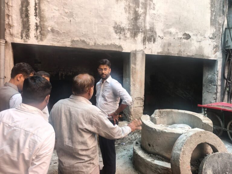 “कांवड़ यात्रा से पहले एक्शन में नगर आयुक्त! हर की पैड़ी समेत प्रमुख घाटों और नालों का किया औचक निरीक्षण, सफाई व्यवस्था दुरुस्त रखने के सख्त निर्देश”