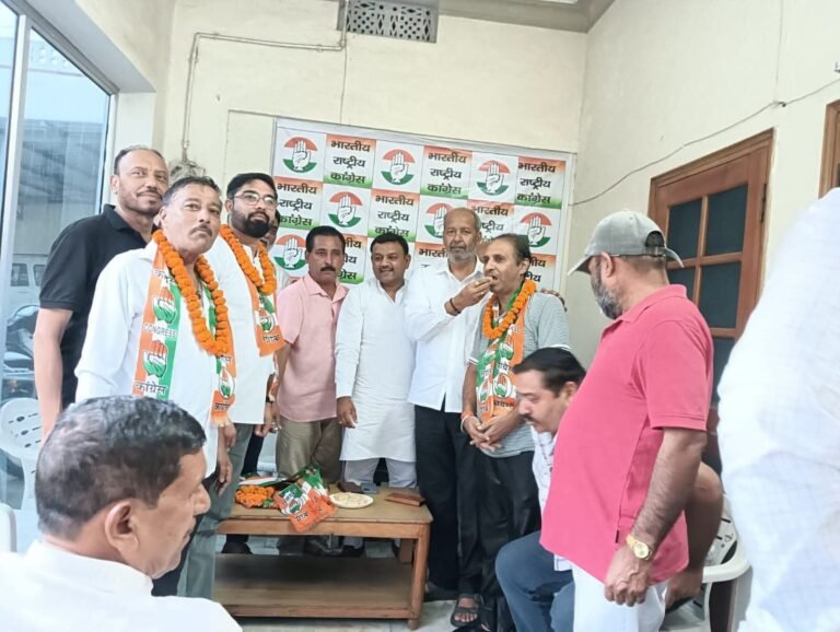 “रुड़की में भाजपा को बड़ा सियासी झटका! युवा नेताओं ने छोड़ा साथ, कांग्रेस का दामन थामते ही गरमाई उत्तराखंड की राजनीति”