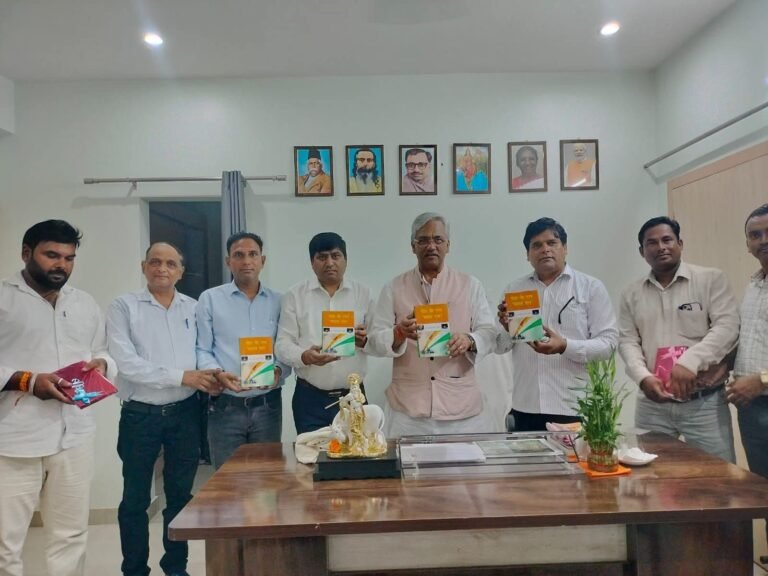 “पूर्व मुख्यमंत्री एवं सांसद त्रिवेंद्र सिंह रावत ने किया डॉ. रजनीश सैनी ‘राजेंद्र’ की पुस्तक ‘देश के रत्न भारत रत्न’ का विमोचन”