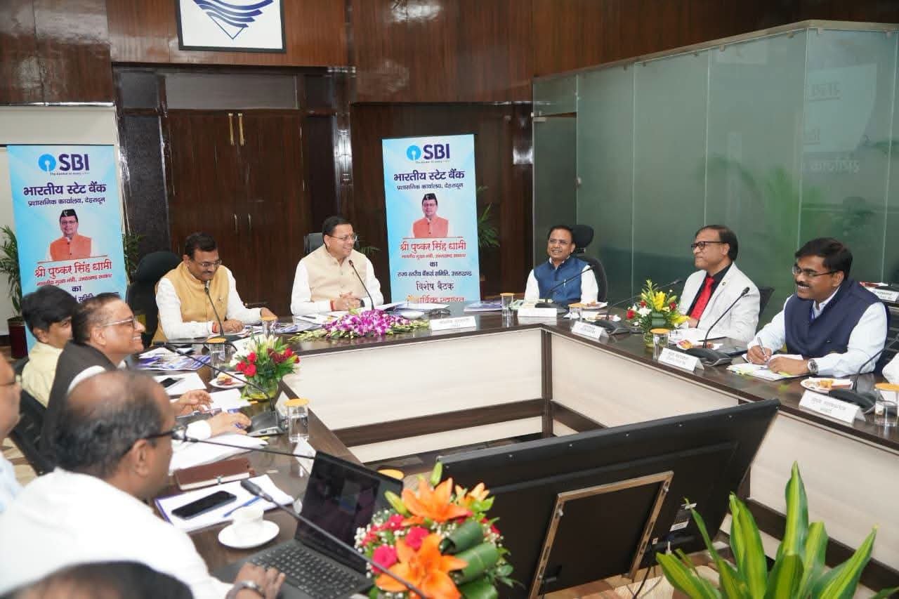 “सीएम धामी का बड़ा फरमान: कम ऋण देने वाले जिलों में चलेगा विशेष अभियान, अब हर पात्र तक पहुंचेगा बैंक लोन और सरकारी योजनाओं का लाभ!”