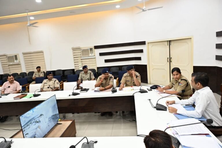 “हरिद्वार में नशे के कारोबार पर होगा बड़ा प्रहार: एडीएम वैभव गुप्ता ने दिए सख्त निर्देश, स्कूलों से गांव तक चलेगा जागरूकता अभियान, संवेदनशील इलाकों में बढ़ेगी कड़ी निगरानी”