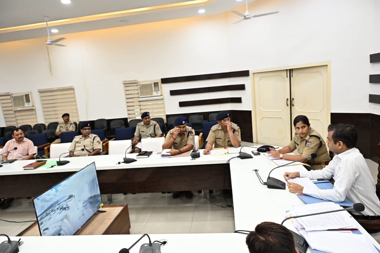“हरिद्वार में नशे के कारोबार पर होगा बड़ा प्रहार: एडीएम वैभव गुप्ता ने दिए सख्त निर्देश, स्कूलों से गांव तक चलेगा जागरूकता अभियान, संवेदनशील इलाकों में बढ़ेगी कड़ी निगरानी”