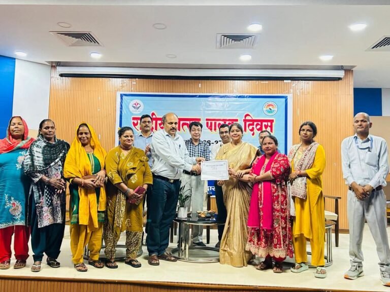 “सीडीओ डॉ. ललित नारायण मिश्र ने राष्ट्रीय मत्स्य पालक दिवस पर किया सम्मानित, वैज्ञानिक मत्स्य पालन अपनाकर आय बढ़ाने का दिया संदेश”