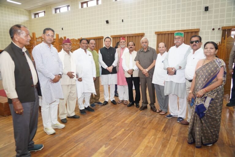 “धामी का बढ़ा सियासी कद! सर्वाधिक कार्यकाल पूरा होने पर पूर्व विधायकों ने किया भव्य सम्मान, विकास और सुशासन की जमकर सराहना”