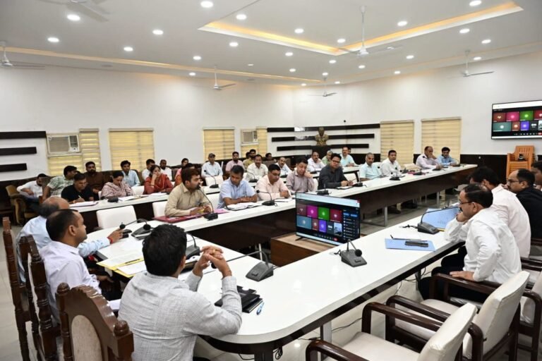 “हरिद्वार के युवाओं के लिए सुनहरा मौका! डीएम मयूर दीक्षित का बड़ा मिशन—इंटर्नशिप, यूथ पार्लियामेंट, स्किल डेवलपमेंट और रोजगार से जुड़ेगा हर युवा”
