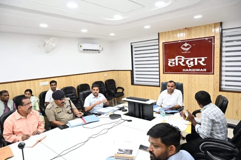 “भीख नहीं, सम्मानजनक जीवन! हरिद्वार को भिक्षावृत्ति मुक्त बनाने के लिए डीएम मयूर दीक्षित का मेगा एक्शन प्लान, पुनर्वास से रोजगार तक होगी पूरी व्यवस्था”