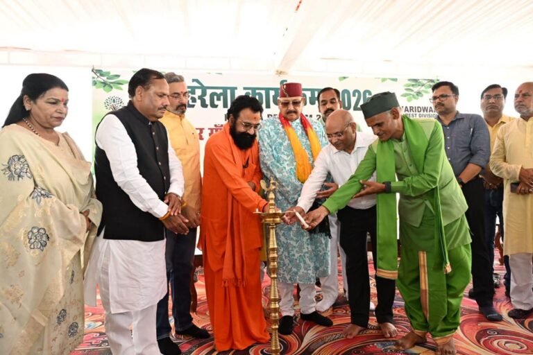 “हरेला 2026: हरिद्वार में हरियाली का महाअभियान, सतपाल महाराज ने किया रुद्राक्ष का पौधारोपण, 30 हजार पौधे लगाने का लिया संकल्प”