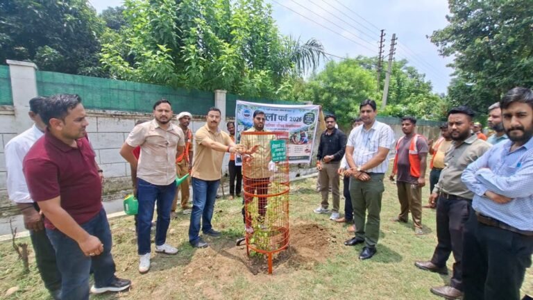 “हरेला पर हरिद्वार से हरियाली का बड़ा संदेश: नगर पालिका अध्यक्ष राजीव शर्मा व एचआरडीए सचिव प्रत्यूष सिंह ने किया वृक्षारोपण, लोगों से कहा—’एक पौधा लगाएं, भविष्य बचाएं'”