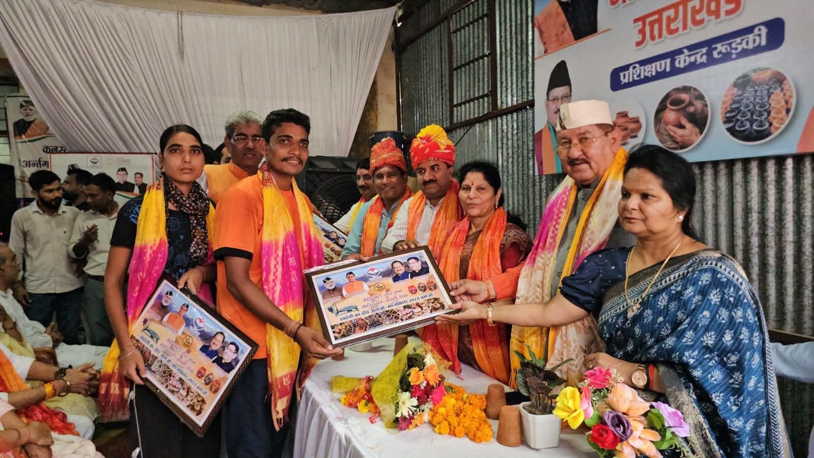 “कुंभ में गूंजेगी माटी की खुशबू! प्लास्टिक की जगह कुल्हड़ों को बढ़ावा, कारीगरों के लिए सरकार का बड़ा तोहफा”