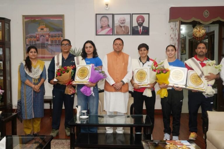 “Uttrakhand की बेटियों ने बॉक्सिंग में बढ़ाया प्रदेश का मान, सीएम धामी ने निकिता, काजल और आरती को किया सम्मानित”