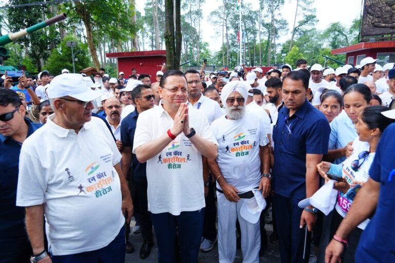 “कारगिल विजय दिवस पर CM धामी का वीरों को नमन, ‘रन फॉर कारगिल हीरोज’ मैराथॉन को दिखाई हरी झंडी”