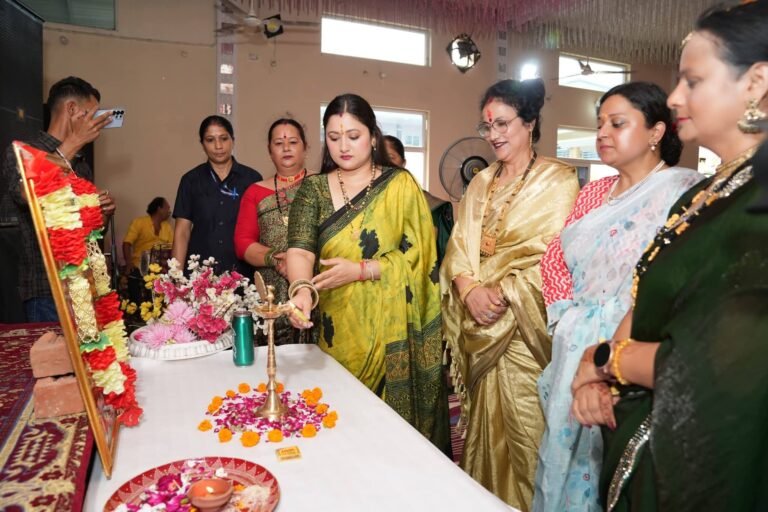 “सेवा संकल्प फाउंडेशन की संस्थापक ट्रस्टी गीता धामी ने किया ‘सावन स्पेशल’ कार्यक्रम का शुभारंभ, शहीद परिवारों का किया सम्मान”
