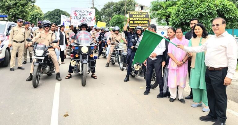 “मानव तस्करी के खिलाफ हरिद्वार में गूंजी जागरूकता की हुंकार, छात्र-छात्राओं ने निकाली रैली, बच्चों और महिलाओं के अधिकारों की रक्षा का दिया मजबूत संदेश!”