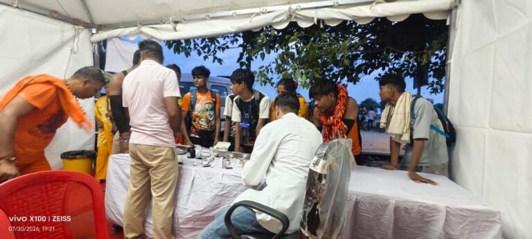 “कांवड़ यात्रा का शानदार आगाज़: पहले ही दिन 446 शिवभक्तों का हुआ निशुल्क इलाज, 32 स्वास्थ्य शिविरों में 24 घंटे मुस्तैद स्वास्थ्य विभाग!”