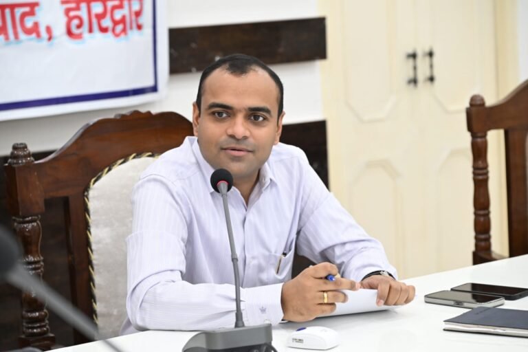 “हरिद्वार में बारिश बनी मुसीबत! डीएम मयूर दीक्षित का हाई अलर्ट, जलभराव से आपदा तक हर स्थिति पर 24 घंटे निगरानी, अधिकारियों को लापरवाही पर सख्त चेतावनी”