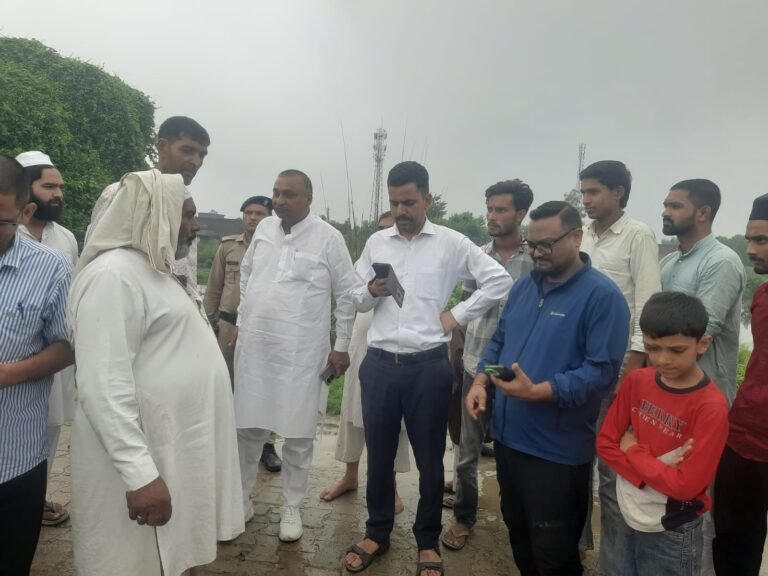 “सोलानी नदी का बढ़ा रौद्र रूप, गांवों में घुसा पानी… संकट की घड़ी में मौके पर पहुंचे विधायक शहजाद, अधिकारियों को दिए सख्त निर्देश!”