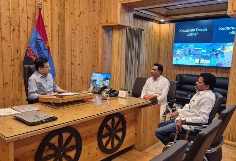 “डीजीपी से विधायक फुरकान अहमद की बड़ी मुलाकात! कांवड़ यात्रा की सुरक्षा, कानून व्यवस्था और मस्जिदों के लाउडस्पीकर मुद्दे पर हुई अहम चर्चा, पुलिस ने दिए कड़े इंतज़ाम के भरोसे”