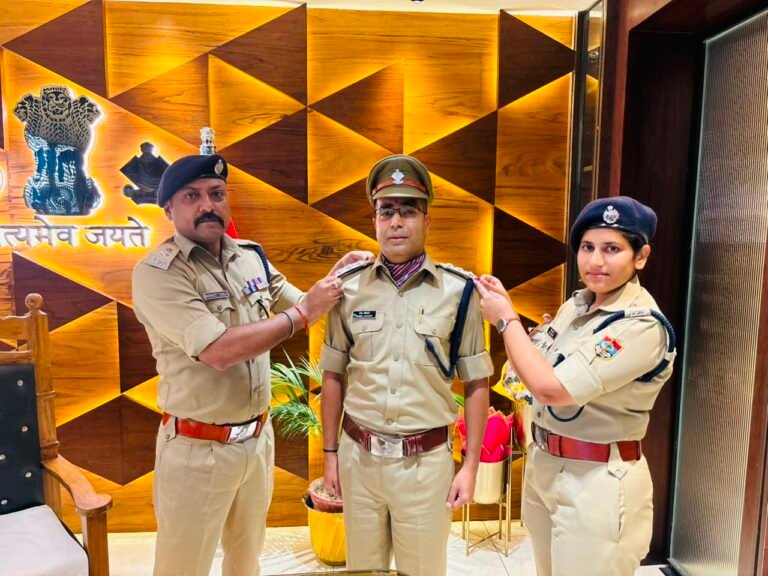 “मेहनत, ईमानदारी और समर्पण का मिला सम्मान — हरीश अधिकारी बने निरीक्षक, SSP ने पहनाए स्टार!”