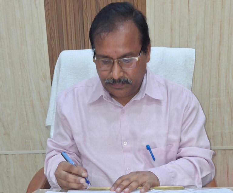 “हरिद्वार को मिला नया जिला सूचना अधिकारी: रती लाल की पदोन्नति से विभाग में खुशी की लहर, पत्रकारों और अधिकारियों ने दी बधाई”