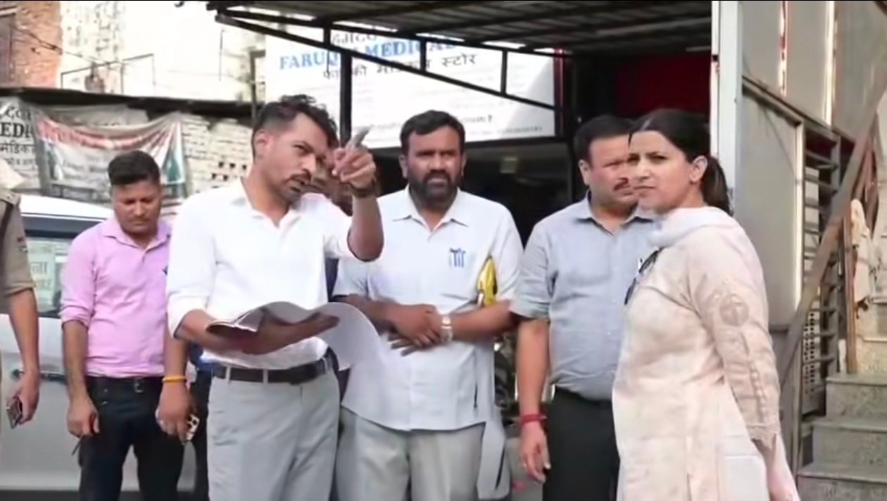 “देहरादून में खत्म होगा जाम का बड़ा झंझट! तहसील चौक–आढ़त बाजार सड़क चौड़ीकरण पर डीएम का एक्शन, मुआवजा प्रक्रिया में तेजी से दौड़ी परियोजना”