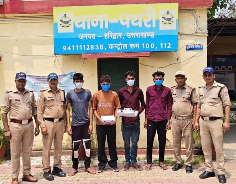 “हरिद्वार में दरिंदगी का पर्दाफाश: घर में घुसकर महिला से गैंगरेप और लूट, चार आरोपी दबोचे, तमंचा-चाकू और लूट का सामान बरामद”