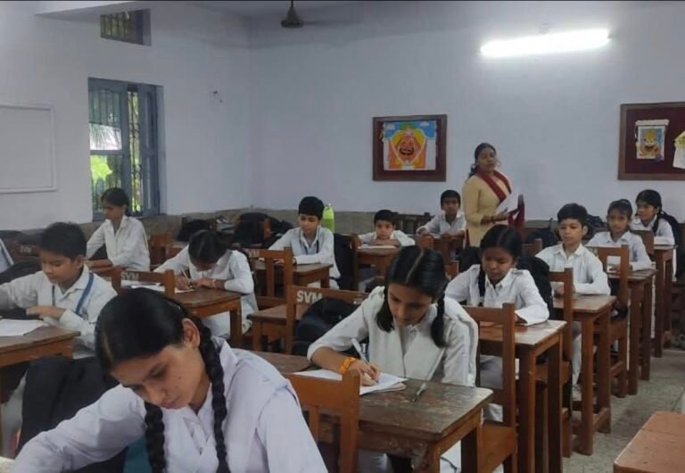 “विज्ञान महोत्सव की पहली सीढ़ी पर 80 होनहारों ने दिखाया दम, स्क्रीनिंग टेस्ट में चमकी वैज्ञानिक प्रतिभा”