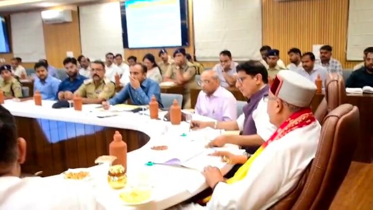 “कांवड़ मेला-2026 पर सरकार का मेगा प्लान, हेलीकॉप्टर से पुष्पवर्षा, सुरक्षा और सुविधाओं को लेकर सतपाल महाराज के सख्त निर्देश”