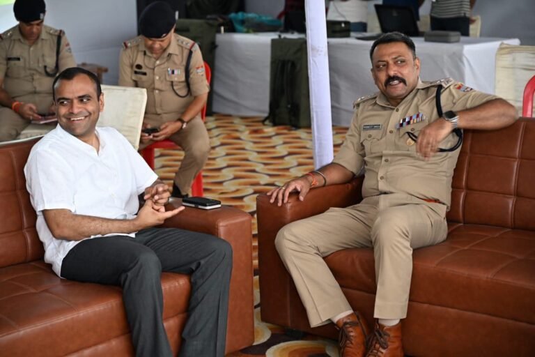 “कांवड़ मेले में हाई अलर्ट! बैरागी कैंप पहुंचे डीएम मयूर दीक्षित और एसएसपी नवनीत सिंह भुल्लर, ड्रोन निगरानी के साथ दिए सख्त निर्देश”