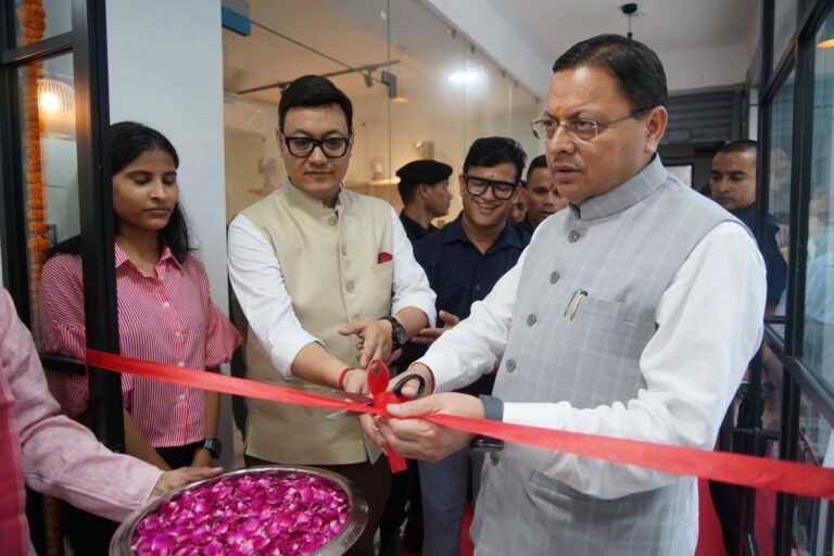“देहरादून से गूंजी नई आवाज़! मुख्यमंत्री धामी ने किया ‘ओहो रेडियो 89.2 FM’ का शुभारंभ, बोले— रेडियो आज भी जन-जन की सबसे भरोसेमंद आवाज़”
