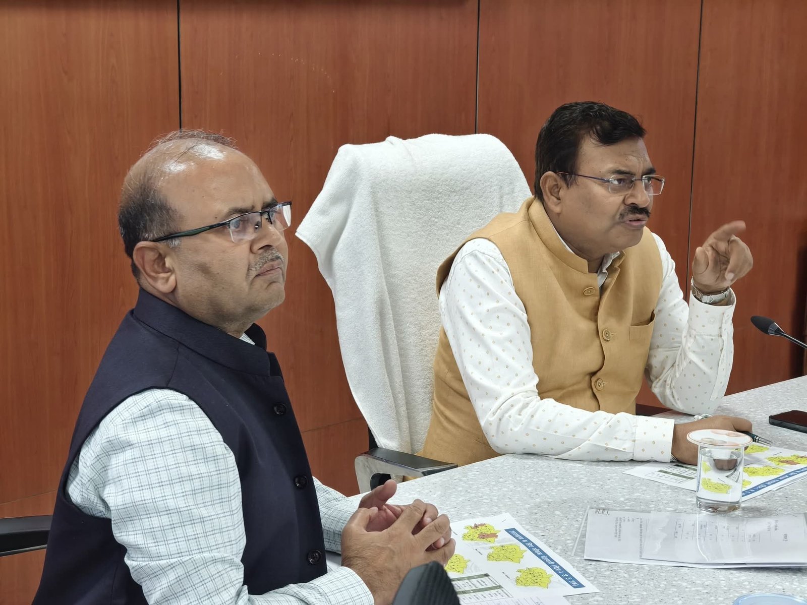 “उत्तराखंड में हाई अलर्ट! मुख्य सचिव आनंद बर्द्धन का बड़ा आदेश—24×7 अलर्ट मोड में रहें अधिकारी, बंद सड़कें तुरंत खोलो”