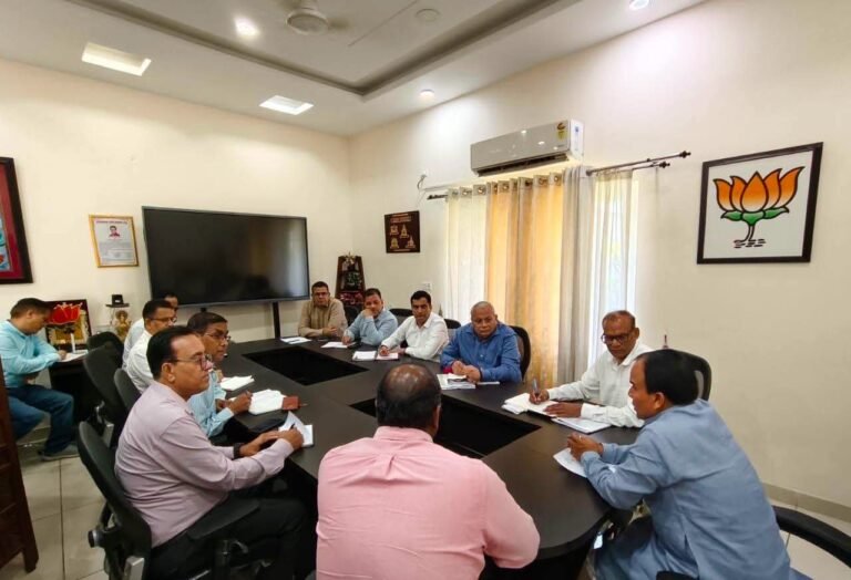 “10 हजार युवाओं के लिए रोजगार का बड़ा ऐलान! उत्तराखंड में लगेंगे 4 मेगा रोजगार मेले, श्रीनगर-देहरादून से काशीपुर-अल्मोड़ा तक युवाओं को मिलेगा नौकरी का मौका”
