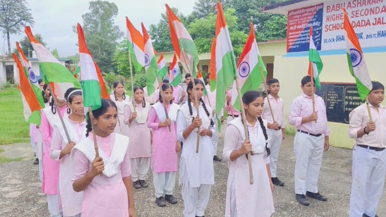 “तिरंगे के रंग में रंगा हरिद्वार! गांव-गांव गूंजी देशभक्ति, स्कूलों से निकली भव्य तिरंगा रैली”