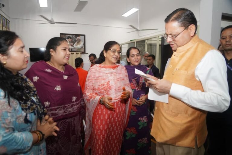 “कर्मचारियों की मांगों पर धामी सरकार का बड़ा एक्शन! CM धामी ने संगठनों की समस्याएं सुनीं, अधिकारियों को दिए समाधान के सख्त निर्देश”