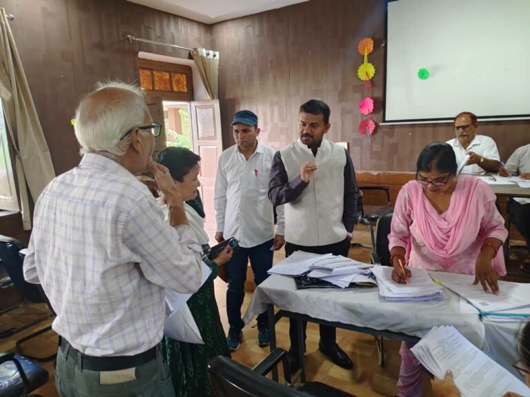 “एसआईआर अभियान में प्रशासन की सख्ती! संयुक्त मजिस्ट्रेट ने बूथ-55 का किया औचक निरीक्षण, बीएलओ को दिए कड़े निर्देश”