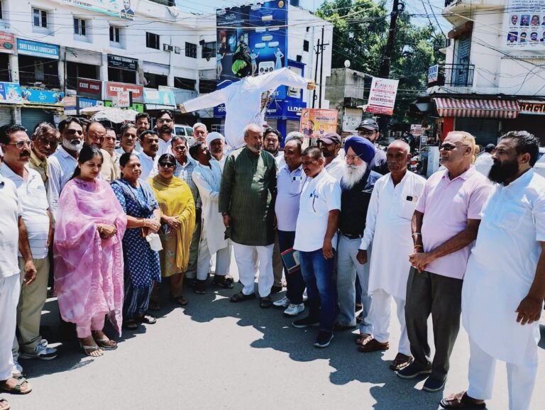 “सरकारी मशीनरी के दुरुपयोग पर कांग्रेस का हल्लाबोल, राजेंद्र चौधरी बोले—भाजपा सरकार का तंत्र के दुरुपयोग का खेल अब नहीं चलेगा”