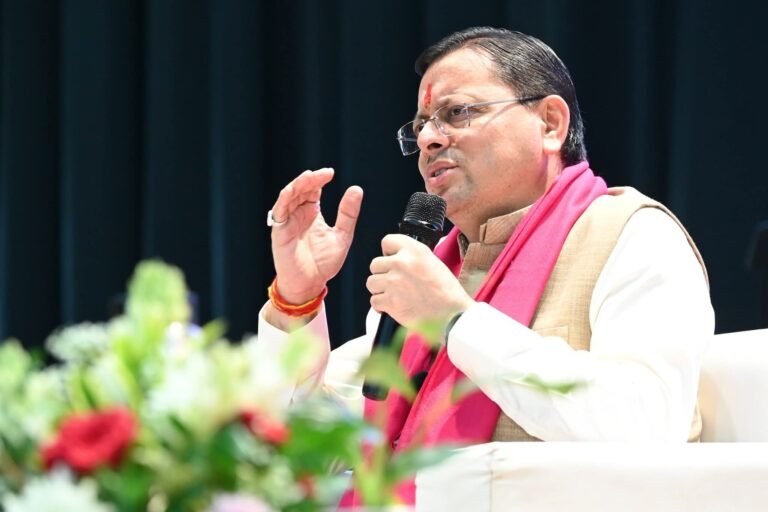 “दून विश्वविद्यालय में सीएम धामी का युवाओं को बड़ा संदेश—‘फ्यूचर रेडी’ बनें युवा, तकनीक और एआई में तलाशें रोजगार के नए अवसर”