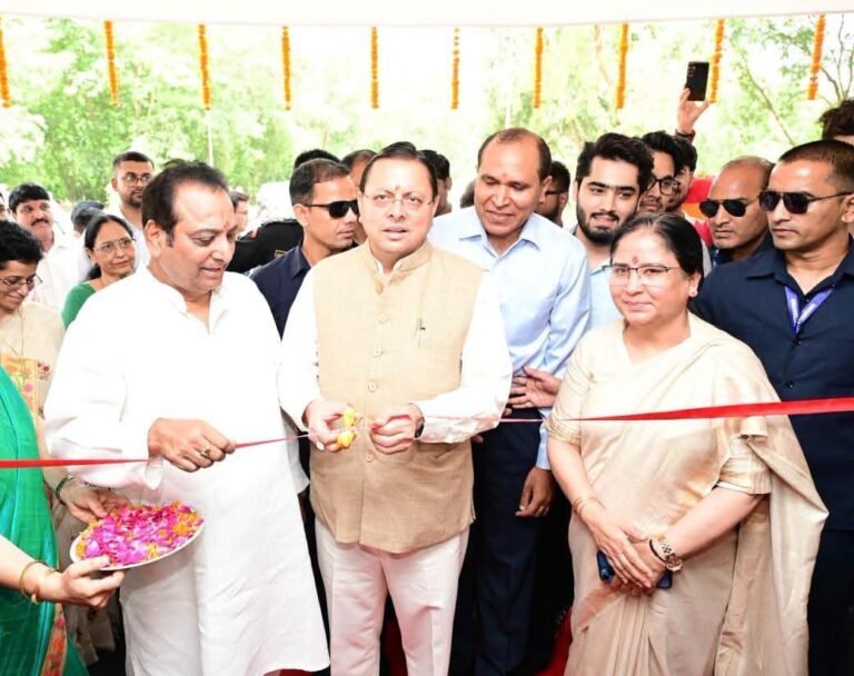 “दून विवि में युवाओं से बोले धामी—बड़े सपने देखो, उन्हें साकार करो; नई सोच और हुनर से लिखो उत्तराखंड की नई कहानी”