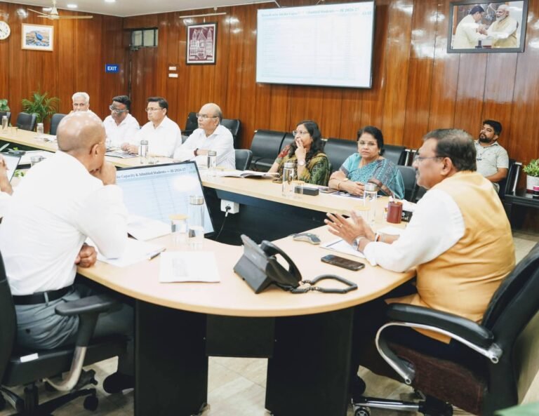 “तकनीकी शिक्षा को नई उड़ान देने की तैयारी, CS आनंद बर्द्धन ने खींचा रोडमैप; 5-6 टेक्निकल हब और इंडस्ट्री कनेक्ट पर जोर”