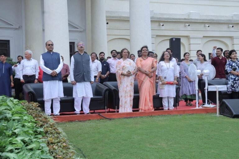 “आईआईटी रुड़की में तिरंगे की शान, नवाचार का संकल्प; विकसित भारत @2047 के सपने को साकार करने का लिया प्रण”