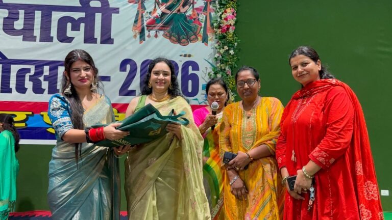 “पुलिस लाइन हरिद्वार में तीज की धूम, सजी मेहंदी और तीज क्वीन की महफिल—250 से ज्यादा महिलाओं ने बढ़ाया समारोह का रंग”